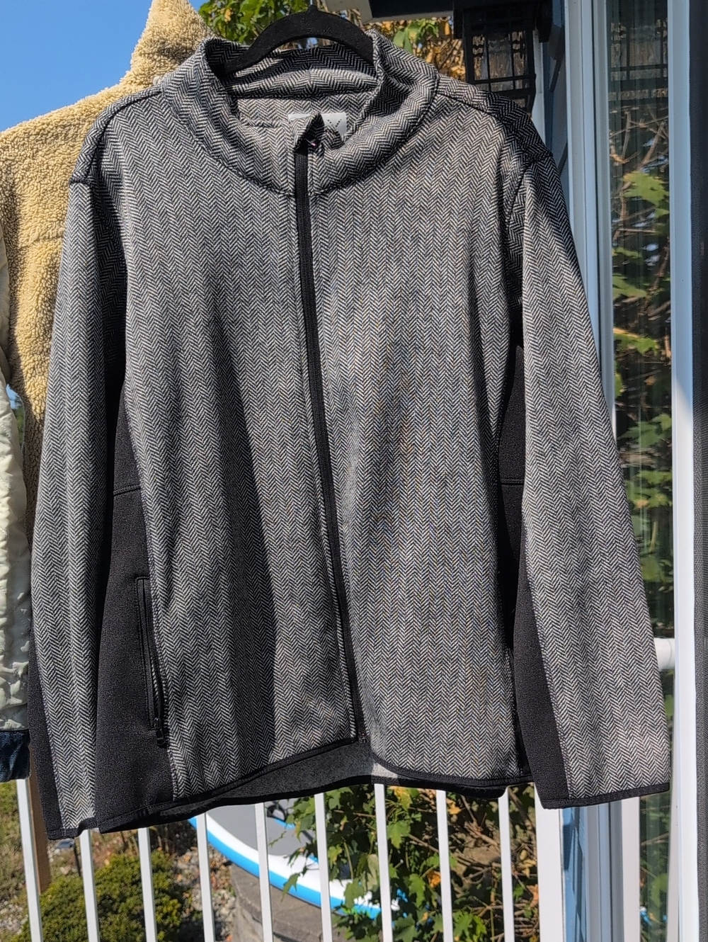 MNY Marc NY Women's Black & White Herringbone Knit Zip Jacket